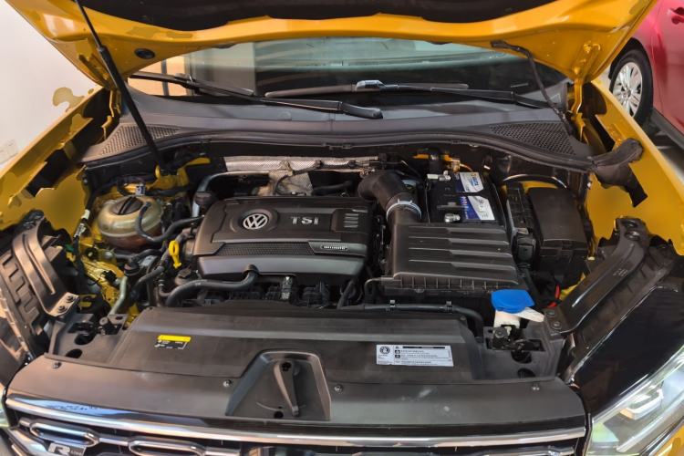 Used Volkswagen Tayron 2019 380TSI Four-Wheel Drive R-Line China VI-standard Engine Bay
