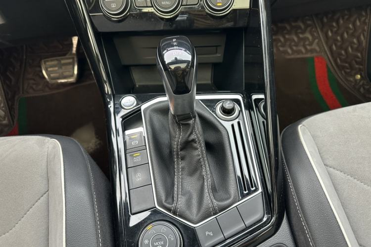 Used Volkswagen Tayron 2019 380TSI All-Wheel Drive R-Line China V-standard Gear Lever