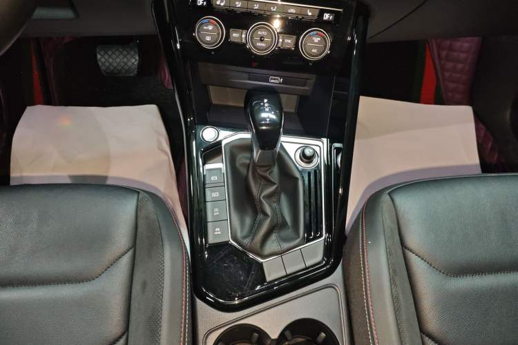 Used Volkswagen Tayron 2019 330TSI Two-Wheel-Drive Luxury Plus China VI Standard Gear Lever