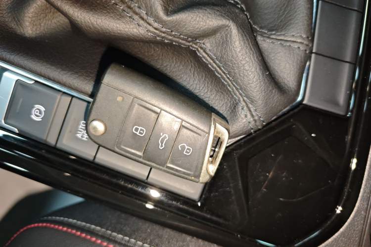 Used Volkswagen Tayron 2019 330TSI Two-Wheel-Drive Luxury Plus China VI Standard Interior 1