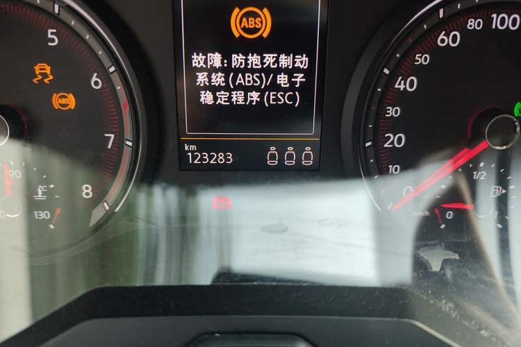 Used Volkswagen Tayron 2019 330TSI Two-Wheel-Drive Luxury Version China V Emission Standard Odometer Close Up
