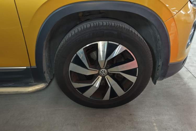Used Volkswagen Tayron 2019 330TSI Two-Wheel Drive Luxury Model China VI Standard Right Front Wheel Hub