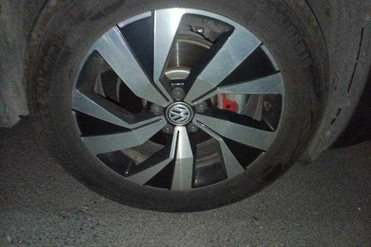 Used Volkswagen Tayron 2019 Teramont Edition 280TSI Two-Wheel Drive Luxury Model China VI Standard Right Front Wheel Hub