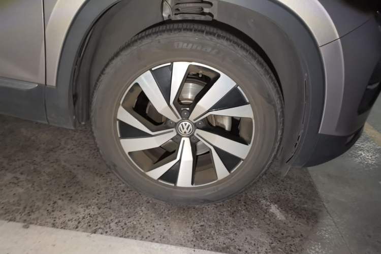 Used Volkswagen Tayron 2019 Teramont Edition 280TSI Two-Wheel Drive Luxury Model China VI Standard Right Front Wheel Hub