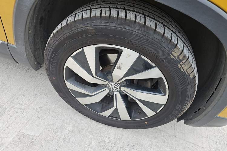 Used Volkswagen Tayron 2019 330TSI All-Wheel-Drive Luxury Plus Model China V Emission Standard Right Front Wheel Hub