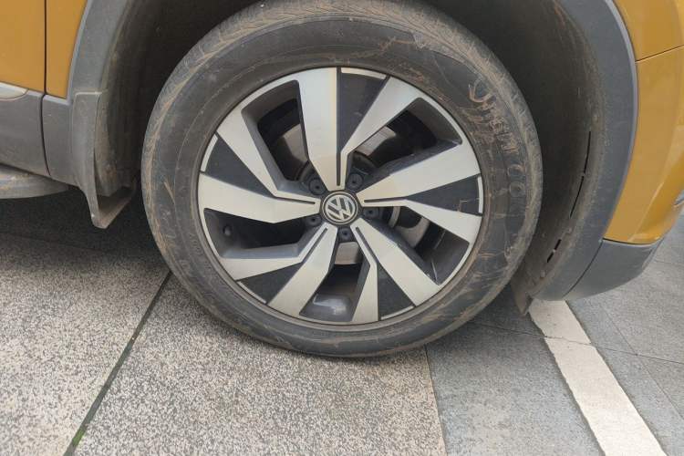 Used Volkswagen Tayron 2019 330TSI Two-Wheel-Drive Luxury Version China V Emission Standard Right Front Wheel Hub