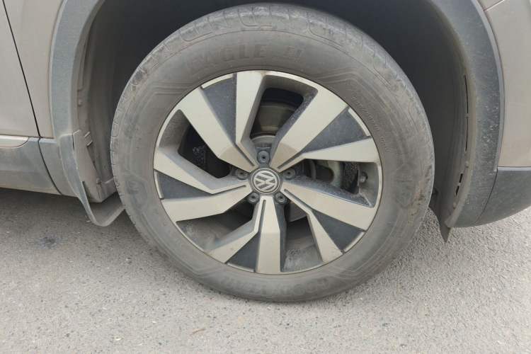 Used Volkswagen Tayron 2019 Teramont Edition 280TSI Two-Wheel Drive Luxury Model China VI Standard Right Front Wheel Hub