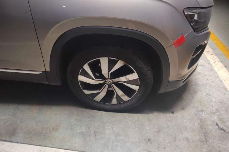 Used Volkswagen Tayron 2019 Teramont Edition 280TSI Two-Wheel Drive Luxury Model China VI Standard Right Front Wheel Hub