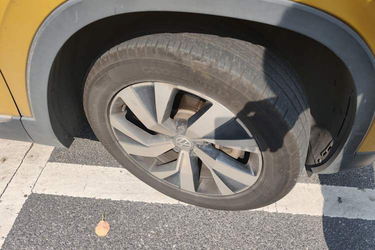 Used Volkswagen Tayron 2019 330TSI Two-Wheel-Drive Luxury Version China V Emission Standard Right Front Wheel Hub