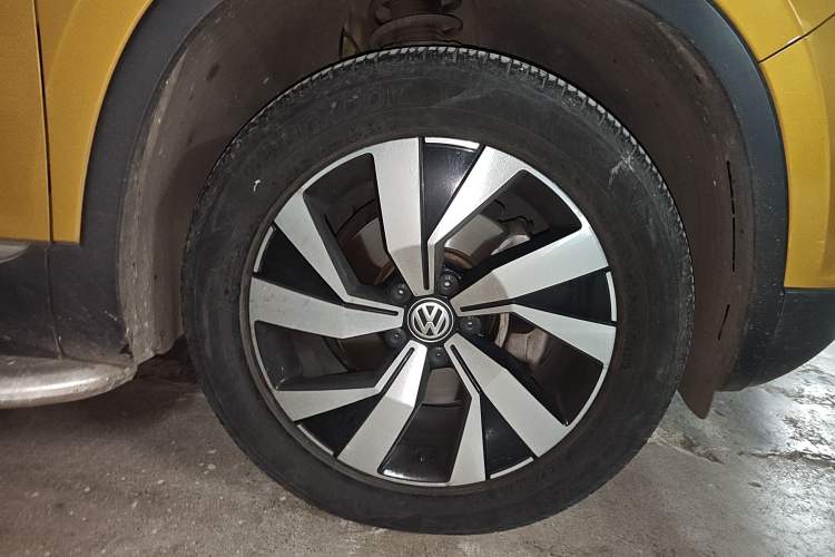 Used Volkswagen Tayron 2019 330TSI Two-Wheel-Drive Luxury Version China V Emission Standard Right Front Wheel Hub