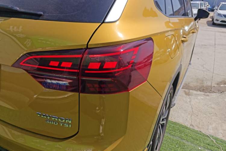 Used Volkswagen Tayron 2019 380TSI All-Wheel Drive R-Line China V-standard Right Rear Taillight