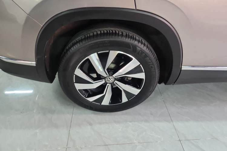 Used Volkswagen Tayron 2019 Teramont Edition 280TSI Two-Wheel Drive Luxury Model China VI Standard Right Rear Wheel Hub