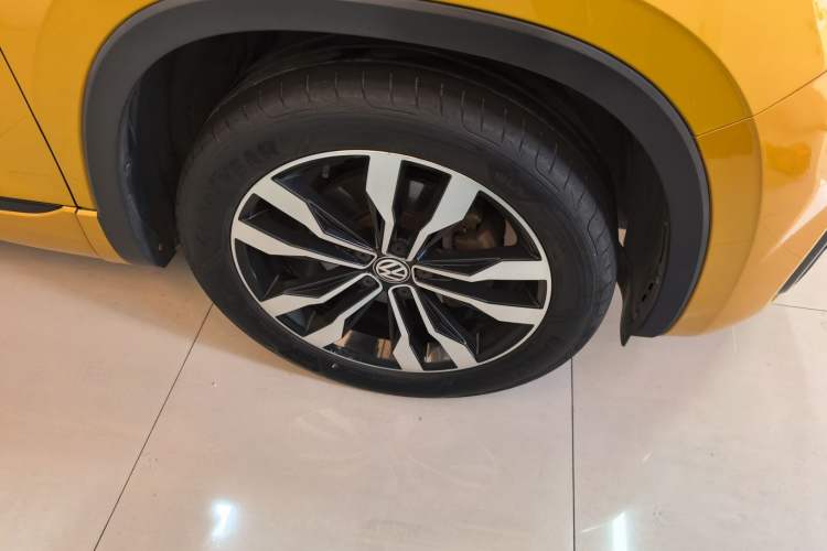Used Volkswagen Tayron 2019 380TSI Four-Wheel Drive R-Line China VI-standard Right Rear Wheel Hub