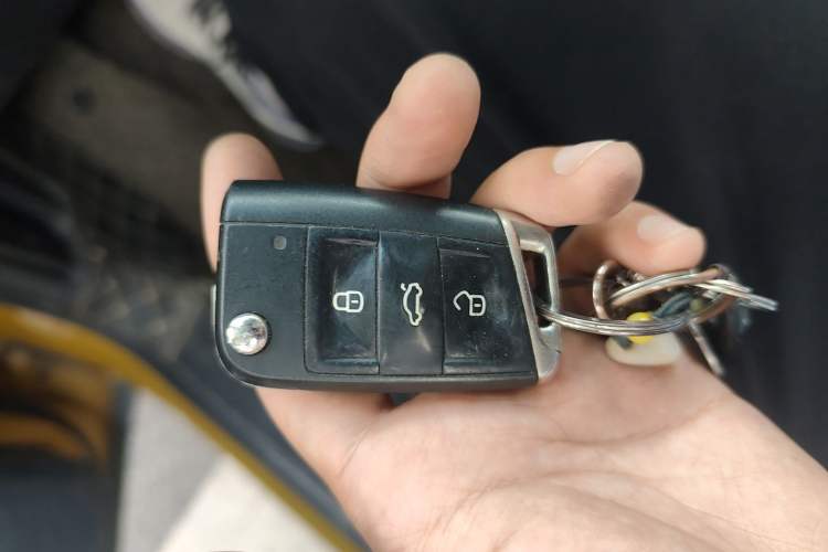 Used Volkswagen Tayron 2019 330TSI Two-Wheel-Drive Luxury Version China V Emission Standard Vehicle Key