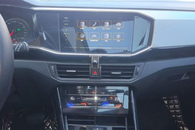 Used Volkswagen Tayron 2020 330TSI Two-Wheel Drive Luxury Smart Connectivity Version Audio And AC Panel