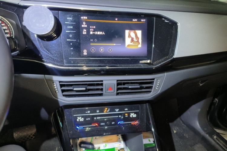 Used Volkswagen Tayron 2020 330TSI Two-Wheel Drive Luxury Smart Connectivity Version Audio And AC Panel