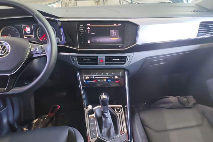 Used Volkswagen Tayron 2020 330TSI Two-Wheel Drive Luxury Smart Connectivity Version Audio And AC Panel