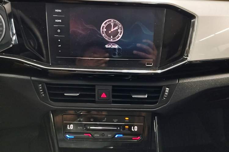 Used Volkswagen Tayron 2020 280TSI Two-Wheel Drive Luxury Connect Edition Audio And AC Panel