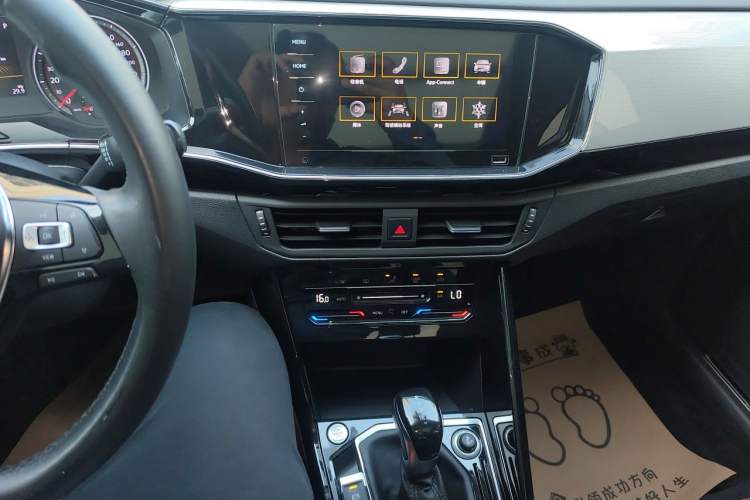Used Volkswagen Tayron 2020 330TSI Two-Wheel Drive Luxury Smart Connectivity Version Audio And AC Panel