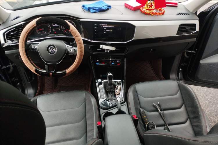 Used Volkswagen Tayron 2020 280TSI Two-Wheel Drive Luxury Connect Edition Audio And AC Panel