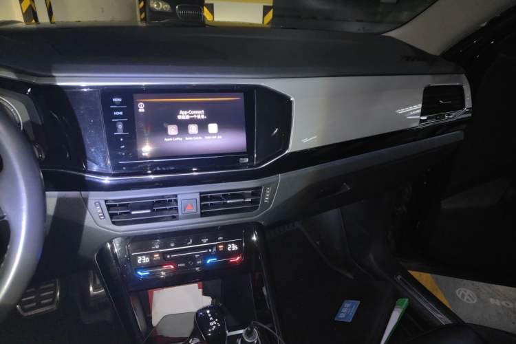 Used Volkswagen Tayron 2020 330TSI Two-Wheel Drive Luxury Smart Connectivity Version Audio And AC Panel