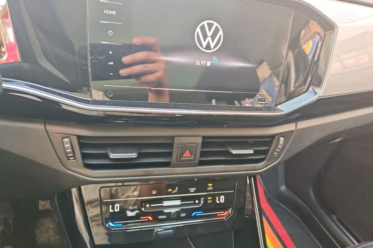 Used Volkswagen Tayron 2020 330TSI Two-Wheel Drive Luxury Smart Connectivity Version Audio And AC Panel