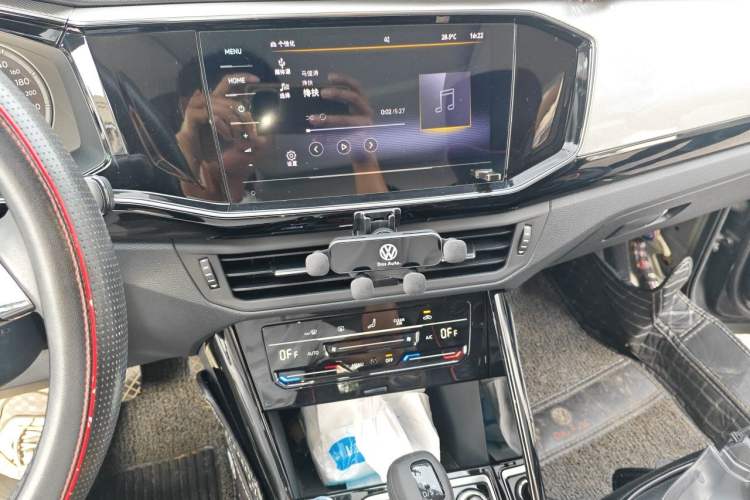 Used Volkswagen Tayron 2020 330TSI Two-Wheel Drive Luxury Smart Connectivity Version Audio And AC Panel