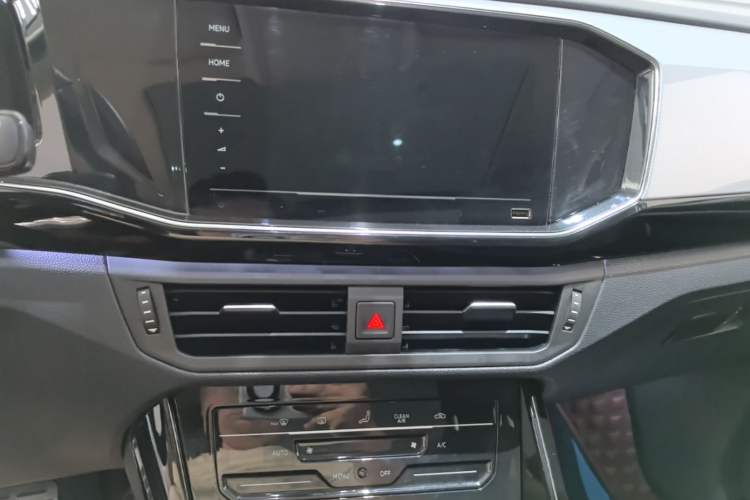 Used Volkswagen Tayron 2020 330TSI Two-Wheel Drive Luxury Smart Connectivity Version Audio And AC Panel