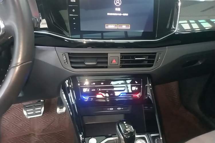 Used Volkswagen Tayron 2020 380TSI All-Wheel Drive R-Line Connected Version Audio And AC Panel