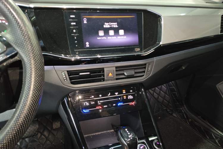 Used Volkswagen Tayron 2020 330TSI Two-Wheel Drive Luxury Smart Connectivity Version Audio And AC Panel