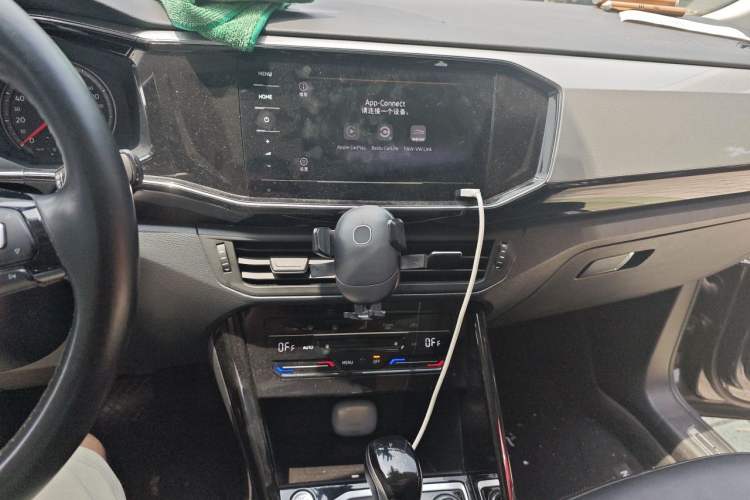 Used Volkswagen Tayron 2020 330TSI Two-Wheel Drive Luxury Connected Pro Edition Audio And AC Panel