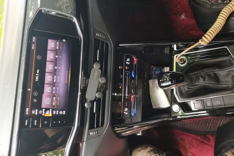 Used Volkswagen Tayron 2020 380TSI All-Wheel Drive R-Line Connected Version Audio And AC Panel