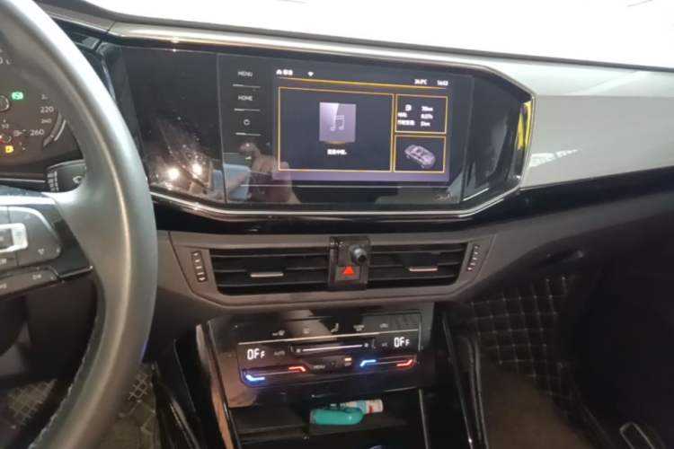 Used Volkswagen Tayron 2020 280TSI Two-Wheel Drive Luxury Connect Edition Audio And AC Panel