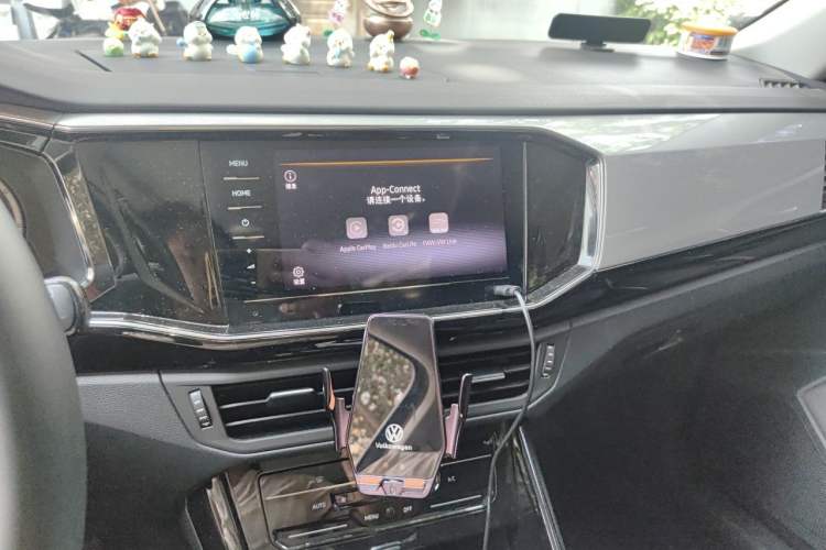 Used Volkswagen Tayron 2020 330TSI Two-Wheel Drive Luxury Smart Connectivity Version Audio And AC Panel