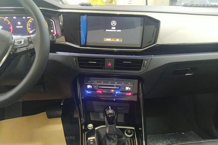 Used Volkswagen Tayron 2020 330TSI Two-Wheel Drive Luxury Smart Connectivity Version Audio And AC Panel