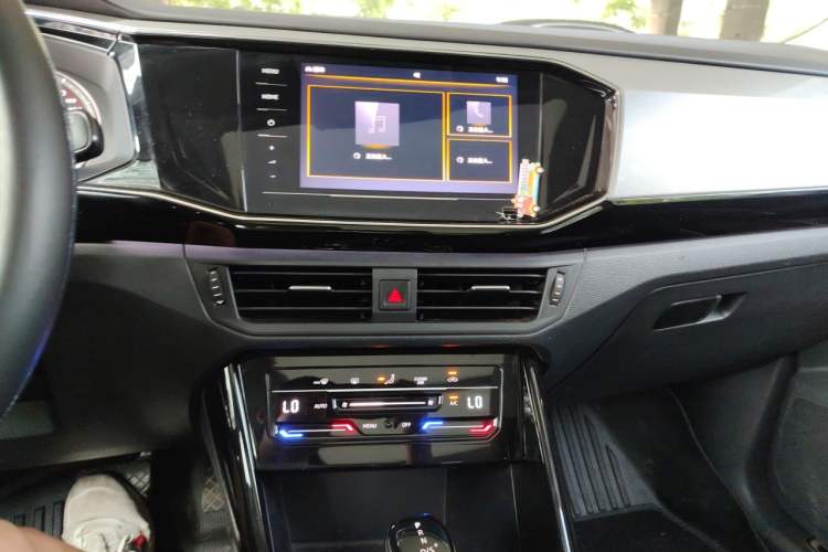 Used Volkswagen Tayron 2020 330TSI Two-Wheel Drive Luxury Smart Connectivity Version Audio And AC Panel