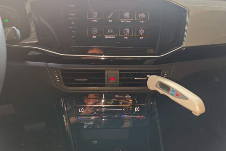 Used Volkswagen Tayron 2020 330TSI Two-Wheel Drive Luxury Smart Connectivity Version Audio And AC Panel