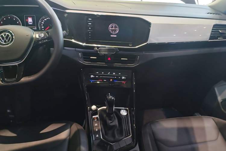 Used Volkswagen Tayron 2020 330TSI Two-Wheel Drive Luxury Smart Connectivity Version Audio And AC Panel