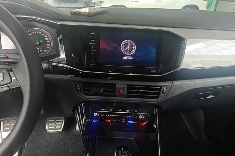 Used Volkswagen Tayron 2020 280TSI Two-Wheel Drive Luxury Connect Edition Audio And AC Panel
