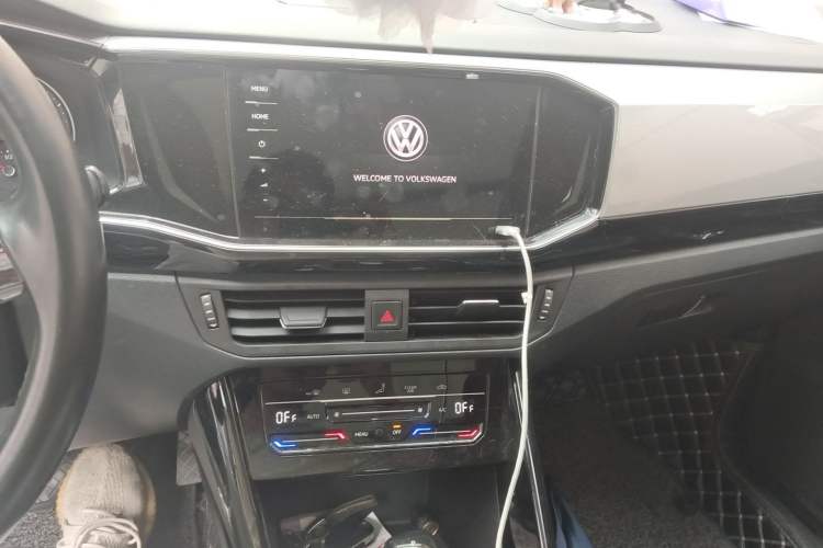 Used Volkswagen Tayron 2020 330TSI Two-Wheel Drive Luxury Smart Connectivity Version Audio And AC Panel