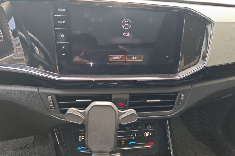 Used Volkswagen Tayron 2020 330TSI Two-Wheel Drive Luxury Smart Connectivity Version Audio And AC Panel