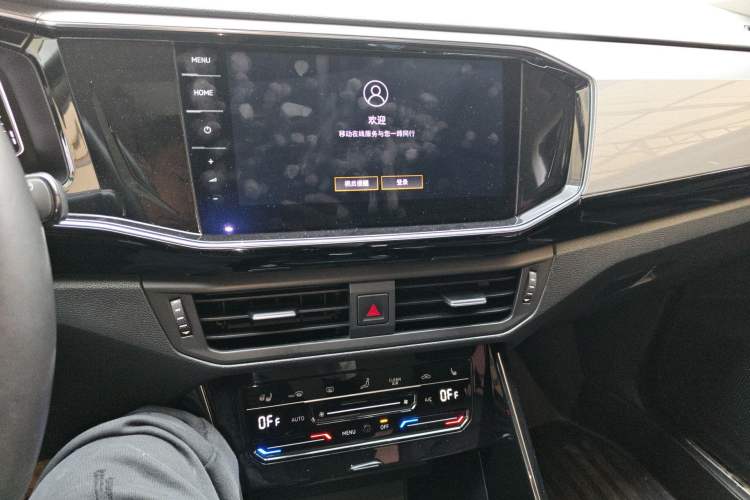 Used Volkswagen Tayron 2020 330TSI Two-Wheel Drive Luxury Smart Connectivity Version Audio And AC Panel