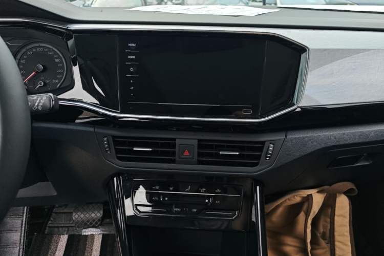 Used Volkswagen Tayron 2020 330TSI Two-Wheel Drive Luxury Smart Connectivity Version Audio And AC Panel