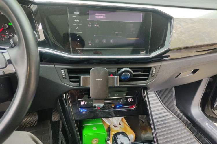 Used Volkswagen Tayron 2020 330TSI Two-Wheel Drive Luxury Smart Connectivity Version Audio And AC Panel