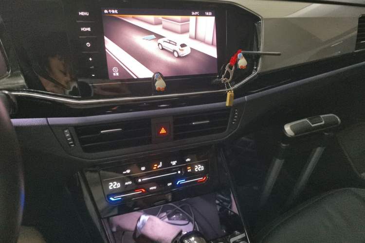 Used Volkswagen Tayron 2020 330TSI Two-Wheel Drive Luxury Smart Connectivity Version Audio And AC Panel