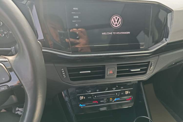 Used Volkswagen Tayron 2020 280TSI Two-Wheel Drive Luxury Connect Edition Audio And AC Panel