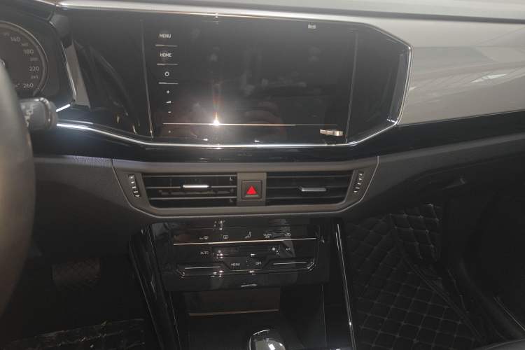 Used Volkswagen Tayron 2020 330TSI Two-Wheel Drive Luxury Smart Connectivity Version Audio And AC Panel