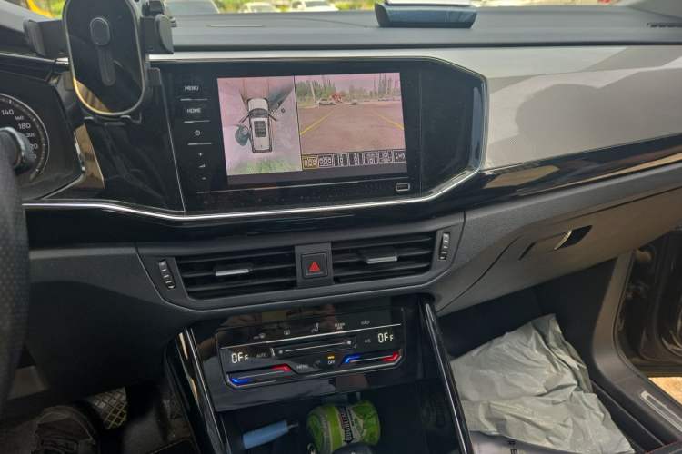 Used Volkswagen Tayron 2020 280TSI Two-Wheel Drive Luxury Connect Edition Audio And AC Panel