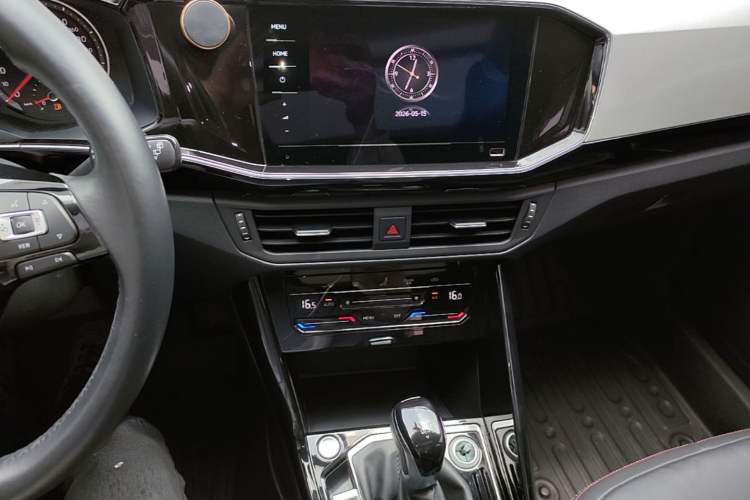 Used Volkswagen Tayron 2020 330TSI Two-Wheel Drive Luxury Smart Connectivity Version Audio And AC Panel