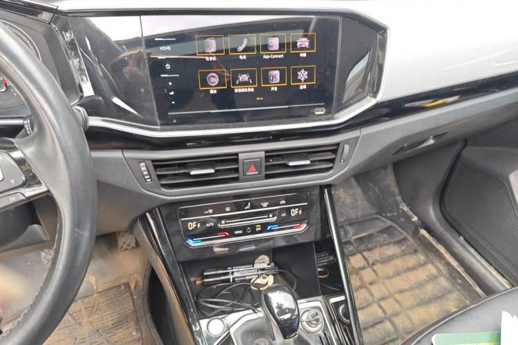 Used Volkswagen Tayron 2020 330TSI Two-Wheel Drive Luxury Smart Connectivity Version Audio And AC Panel